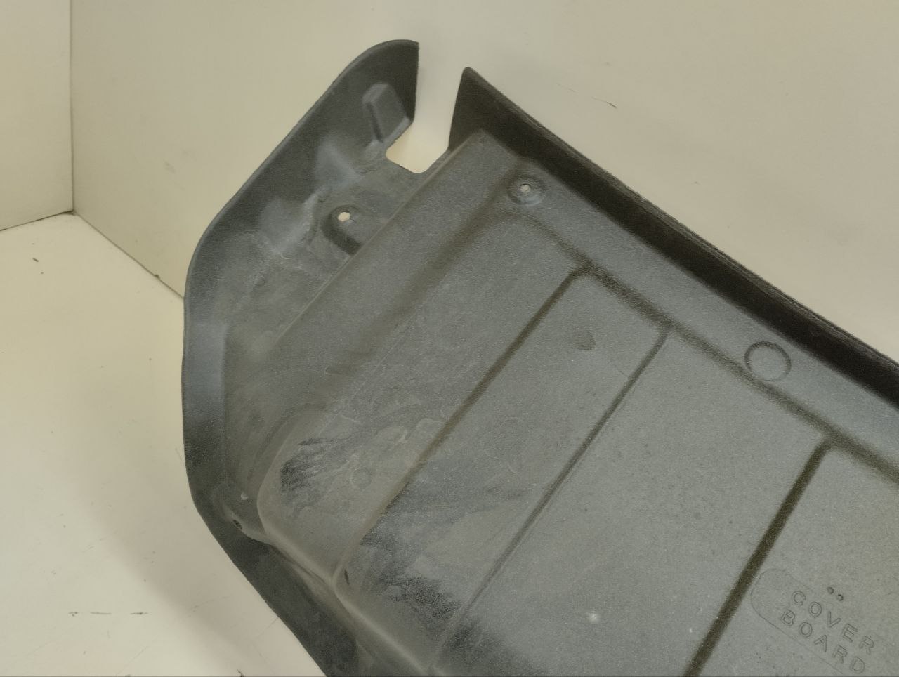 Обшивка крышки багажника Mitsubishi Lancer 9 (CS/Classic) 2000-2011 Обшивка крышки багажника Mitsubishi Lancer 9 (CS/Classic) 2000-2011