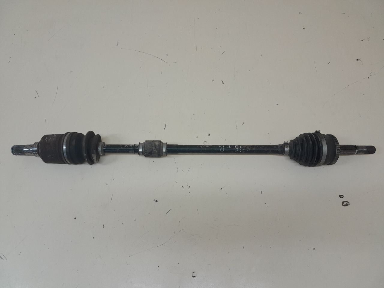 Полуось передняя правая Nissan Almera (N16) 2000-2006 Полуось передняя правая Nissan Almera (N16) 2000-2006
