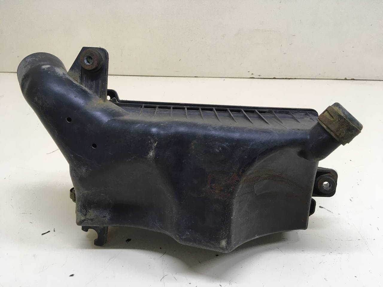 Корпус воздушного фильтра Kia Sephia 2001-2004