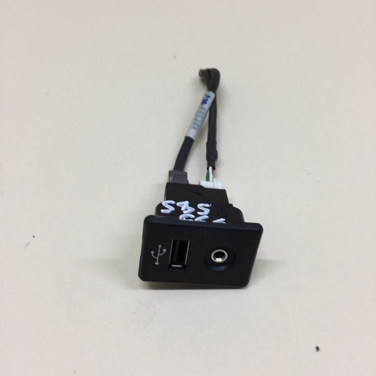 Разъем (USB AUX) Nissan Terrano (D10) 2014>