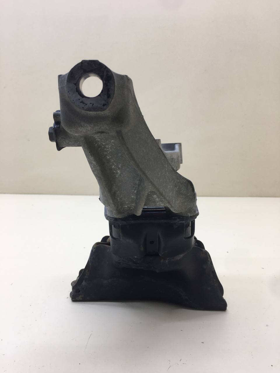 Опора двигателя правая Honda Civic 4D 2006-2012