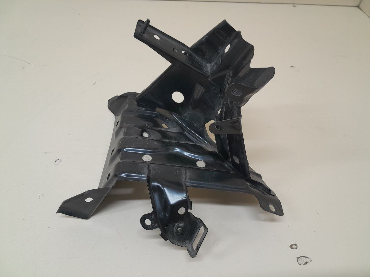 Кронштейн крепления крыла Subaru Outback (BR/B14) 2009-2014 Кронштейн крепления крыла Subaru Outback (BR/B14) 2009-2014