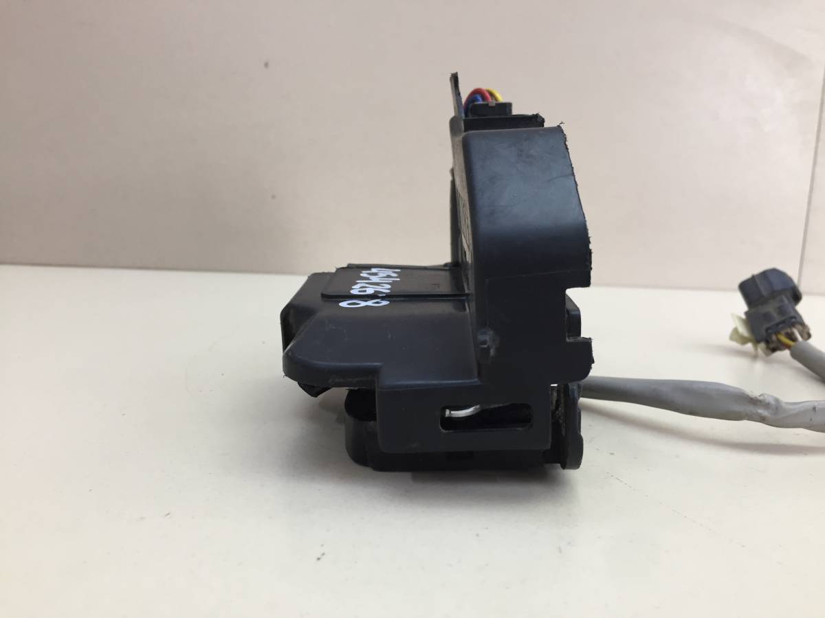 Замок двери передней правой Hyundai Getz 2002-2010