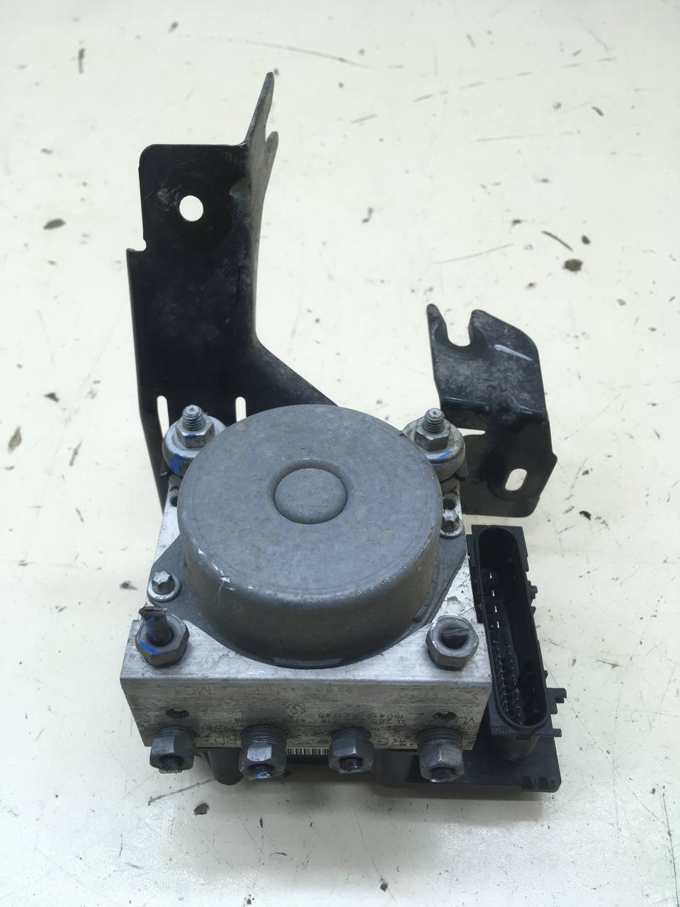 Блок ABS (насос) Nissan Almera 3 (G11, G15) 2012> Блок ABS (насос) Nissan Almera 3 (G11, G15) 2012>