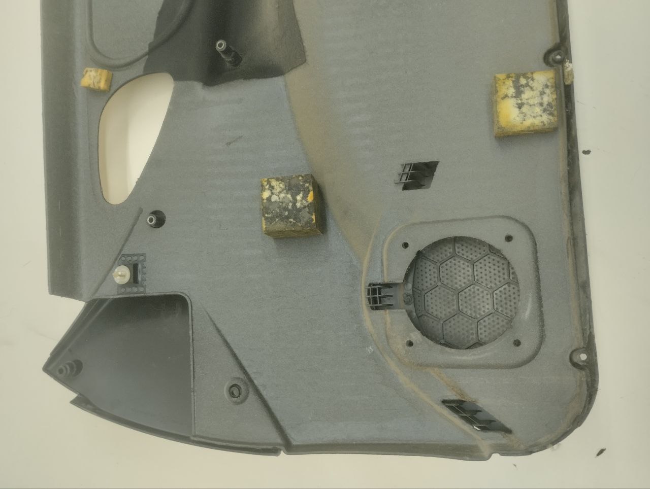 Обшивка двери передней левой Chevrolet Niva 2009-2020