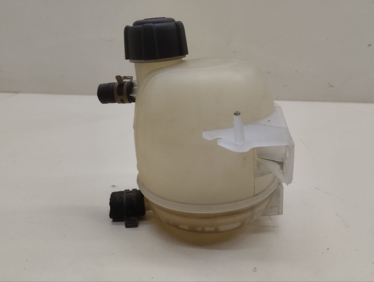 Бачок расширительный Renault Duster (HSA, HSM) 2012> Бачок расширительный Renault Duster (HSA, HSM) 2012>