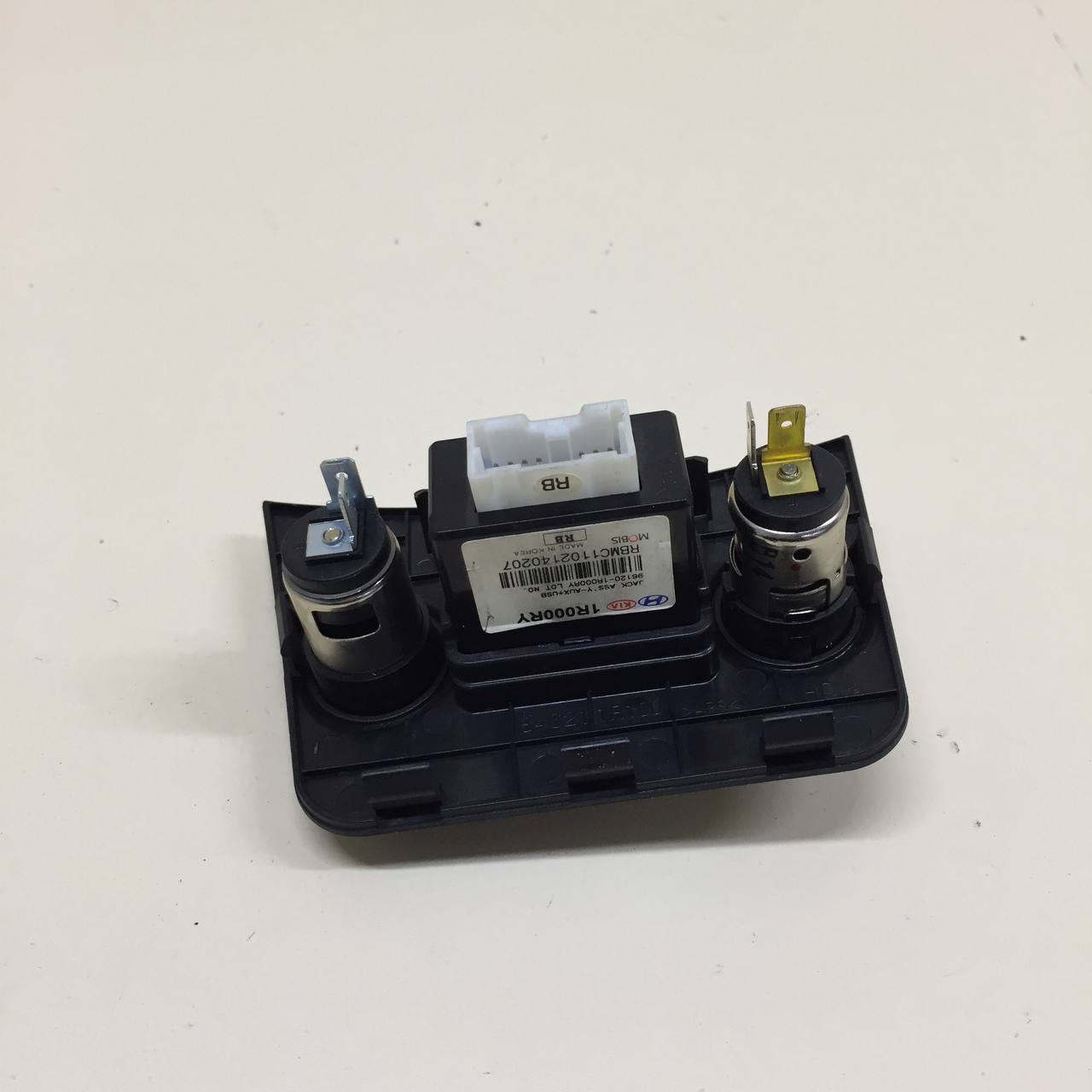 Разъем (USB AUX) Hyundai Solaris (RB) 2010-2017 Разъем (USB AUX) Hyundai Solaris (RB) 2010-2017