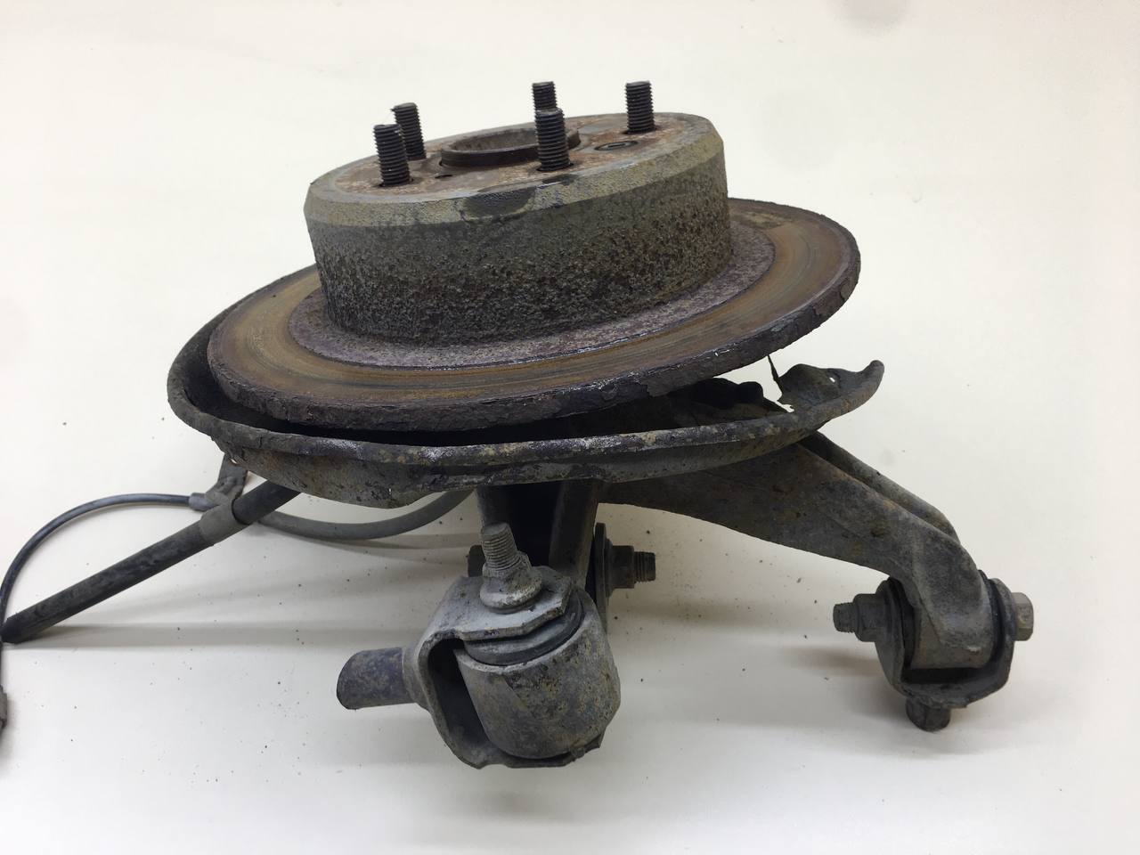 Кулак поворотный задний левый Toyota Camry (V30) 2001-2006 Кулак поворотный задний левый Toyota Camry (V30) 2001-2006