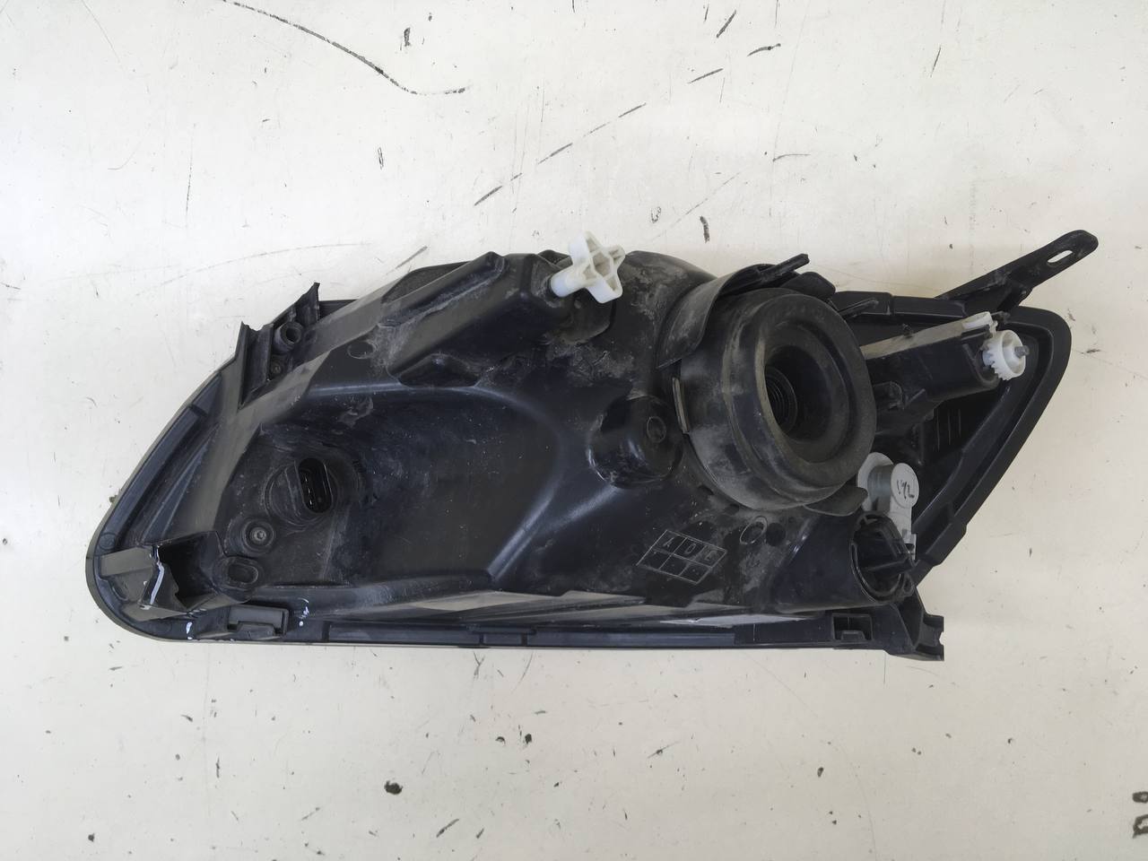 Фара правая Lada Granta 2011>