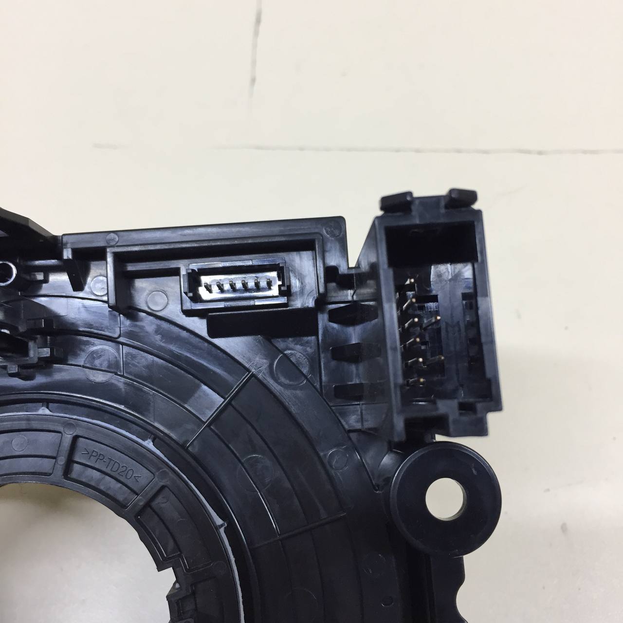 Механизм подрулевой для SRS (ленточный) BMW X5 F15/F85 2013-2018 Механизм подрулевой для SRS (ленточный) BMW X5 F15/F85 2013-2018