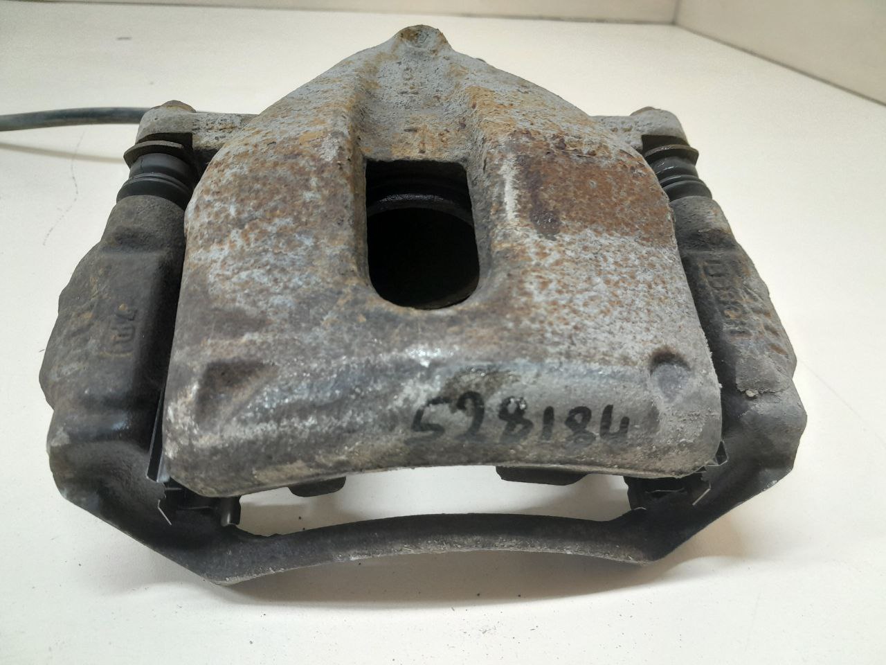 Суппорт передний правый Toyota Auris (E150) 2006-2012