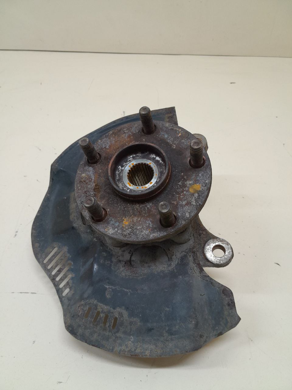 Кулак поворотный передний правый Toyota Corolla E150 2006-2013