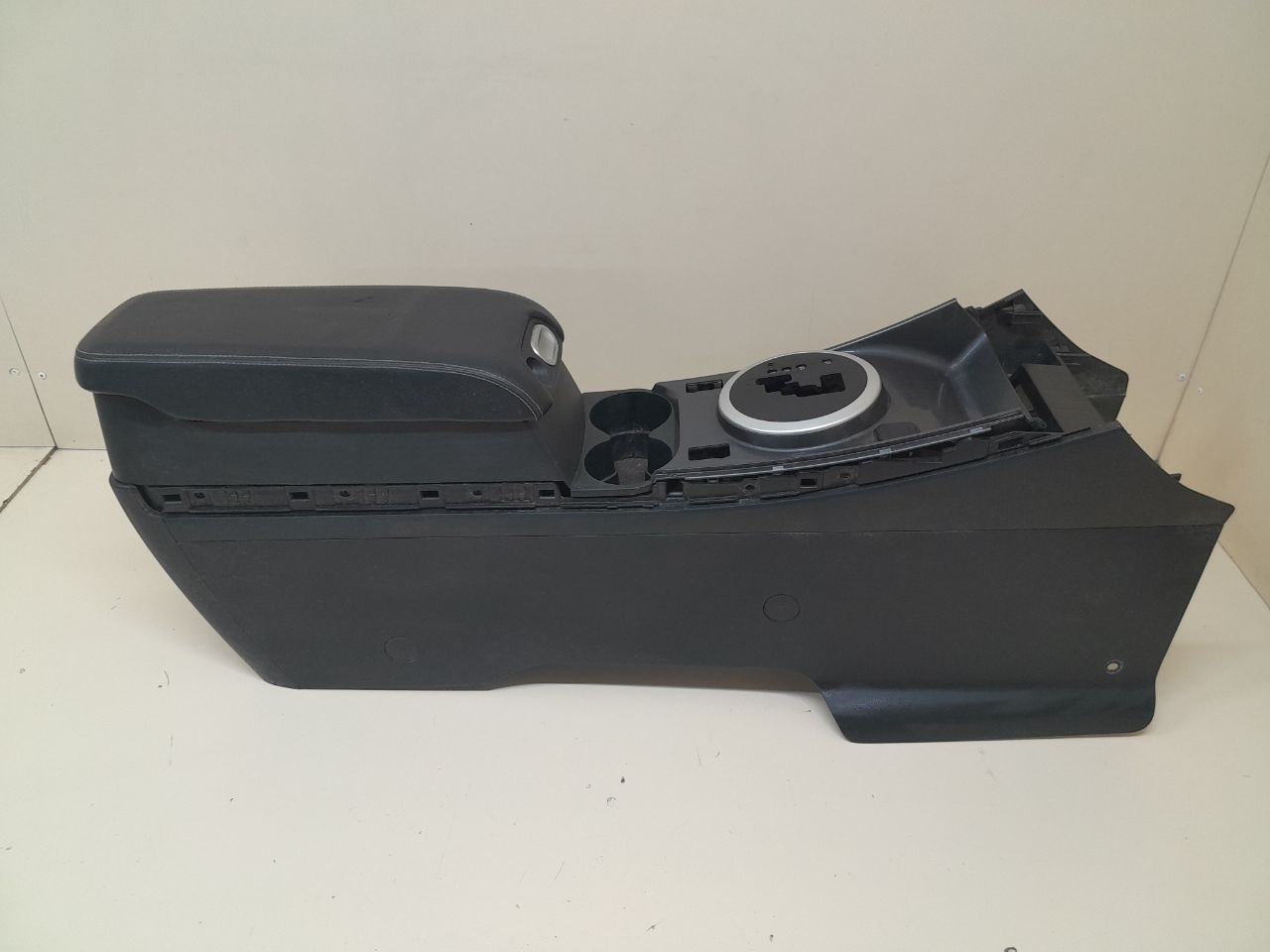 Консоль центральная Mazda CX-7 (ER) 2006-2012 Консоль центральная Mazda CX-7 (ER) 2006-2012