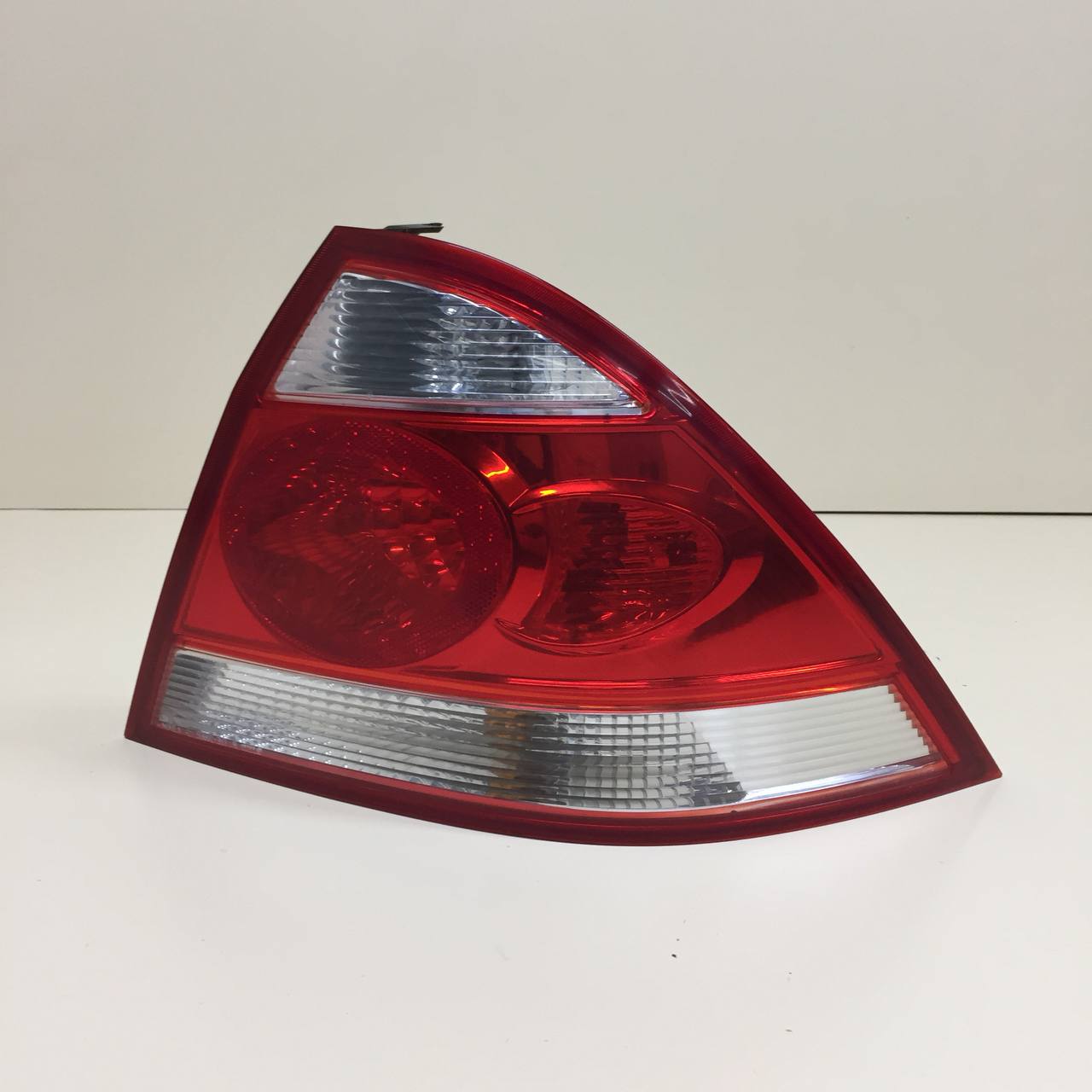 Фонарь задний правый Nissan Almera Classic (B10) 2006-2013 Фонарь задний правый Nissan Almera Classic (B10) 2006-2013