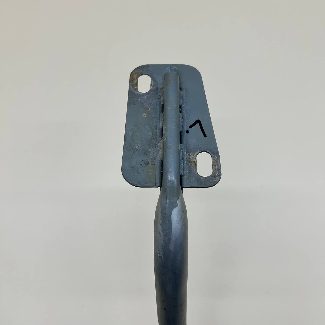 Петля крышки багажника Lada Priora 2007-2018