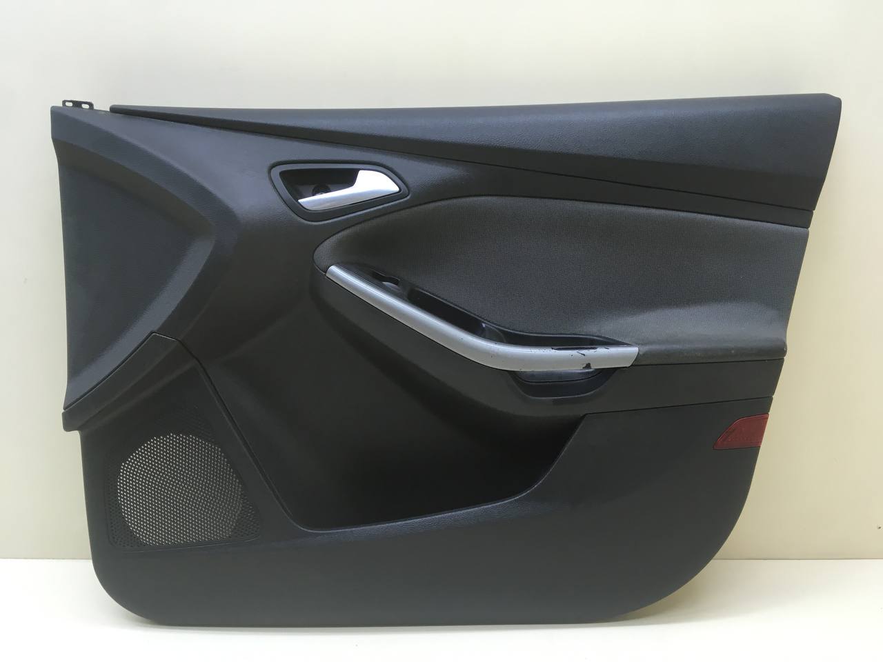 Обшивка двери передней правой Ford Focus 3 2011>