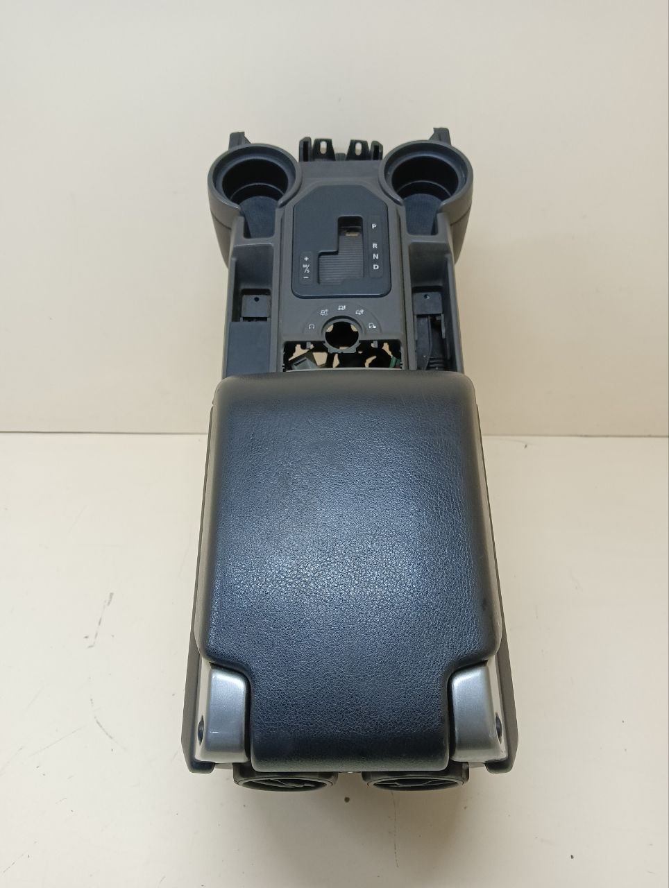 Консоль центральная Land Rover Discovery 3 2004-2009