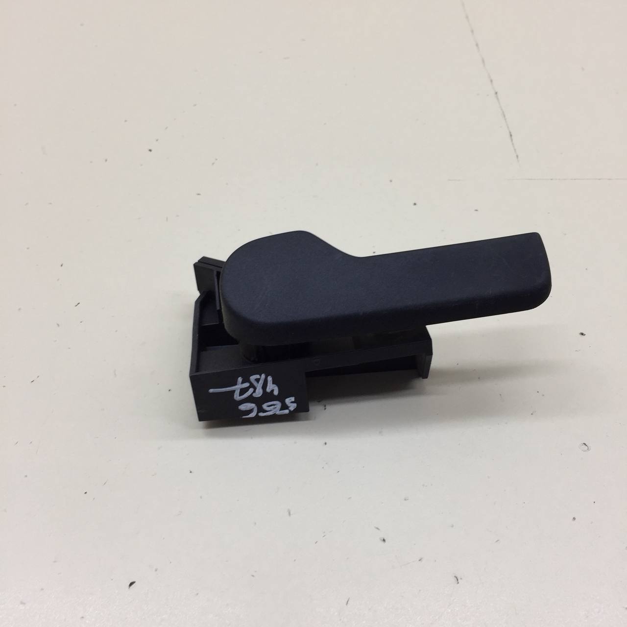 Ручка открывания капота Volkswagen Golf 6 (5K) 2009-2013