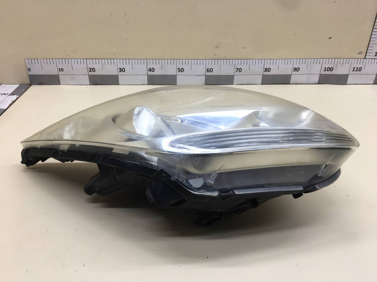 Фара правая Kia Venga (YN) 2010-2017