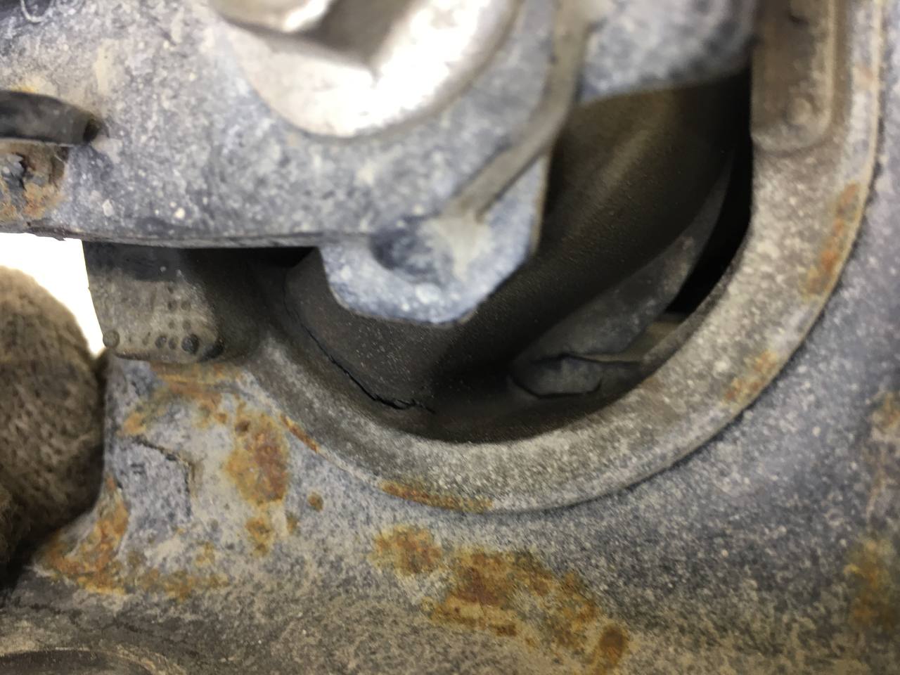 Опора КПП левая Toyota Rav 4 (XA40) 2013-2019