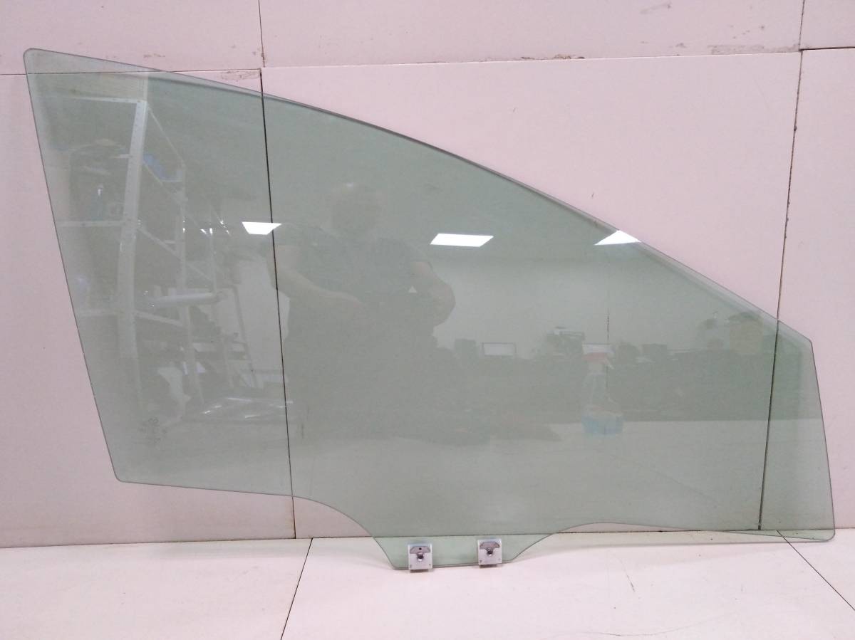 Стекло двери передней правой Mazda CX-7 (ER) 2006-2012