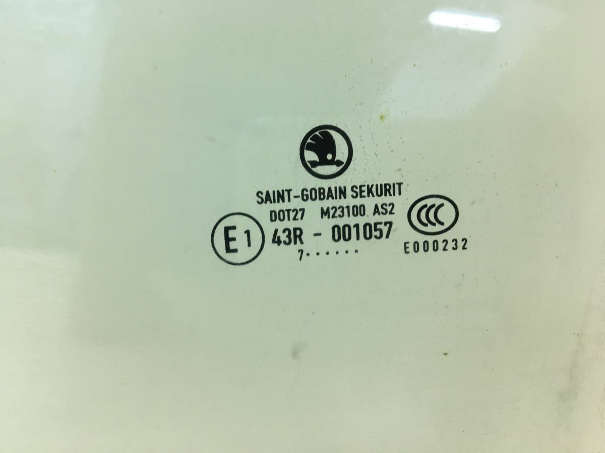 Стекло двери передней левой Skoda Fabia (5J) 2007-2014