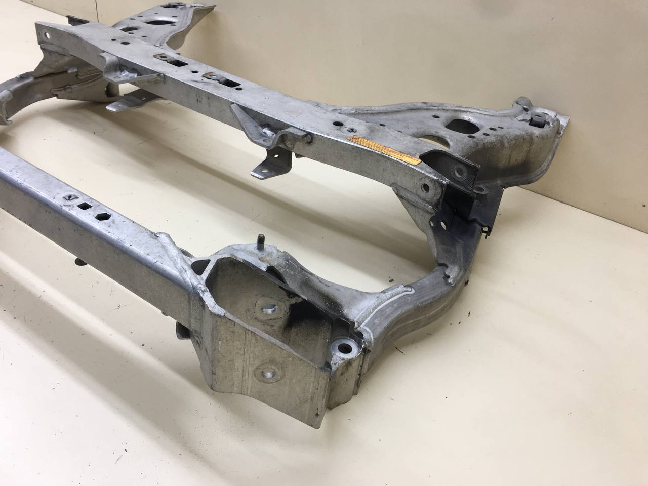 Балка подмоторная BMW 3-series E90/E91 2005-2011 Балка подмоторная BMW 3-series E90/E91 2005-2011