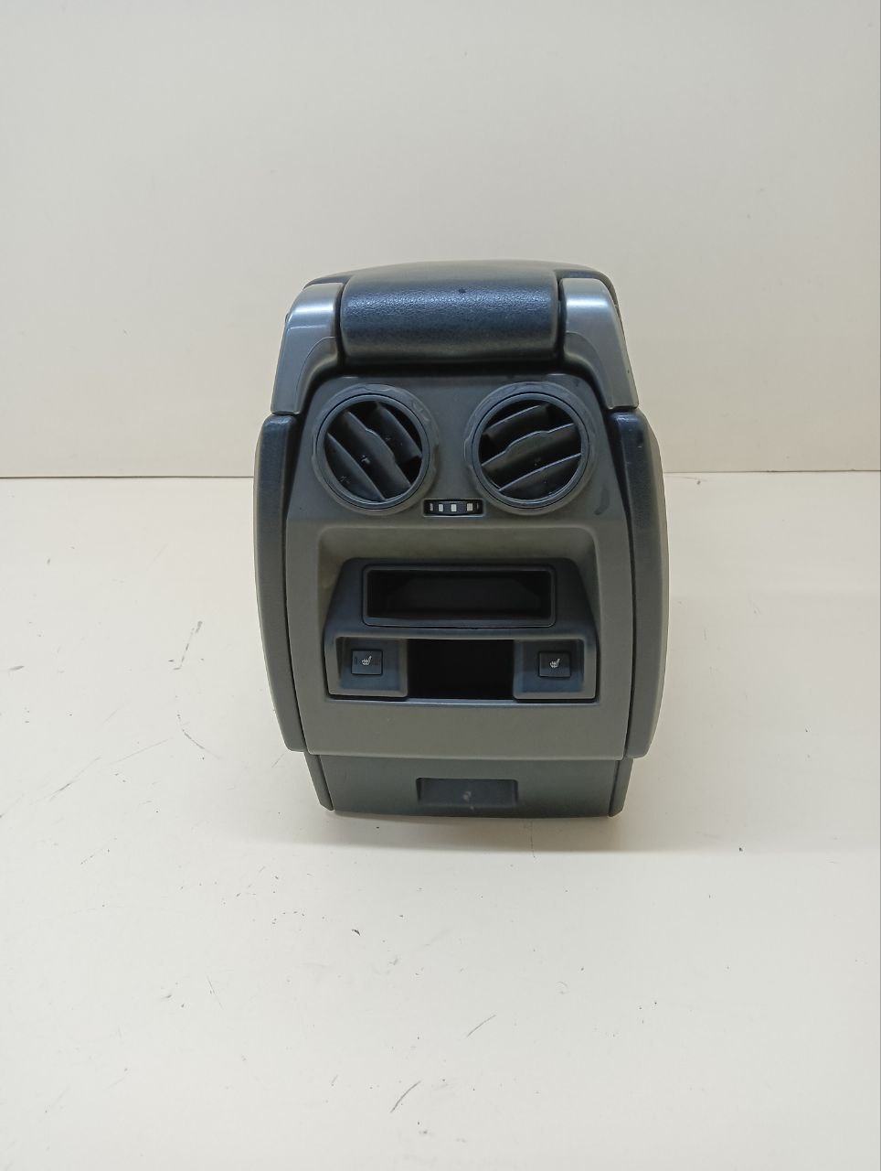 Консоль центральная Land Rover Discovery 3 2004-2009
