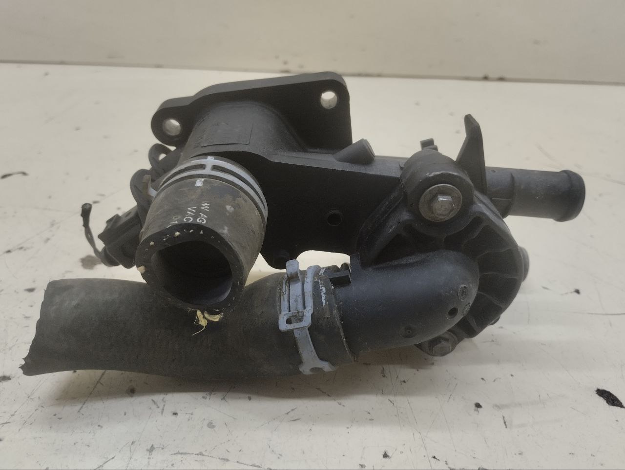 Корпус термостата Volkswagen Golf 6 (5K) 2009-2013