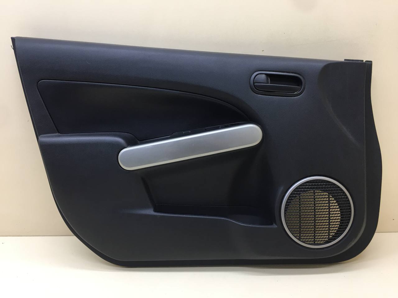 Обшивка двери передней левой Mazda Mazda 2 (DE) 2007-2014
