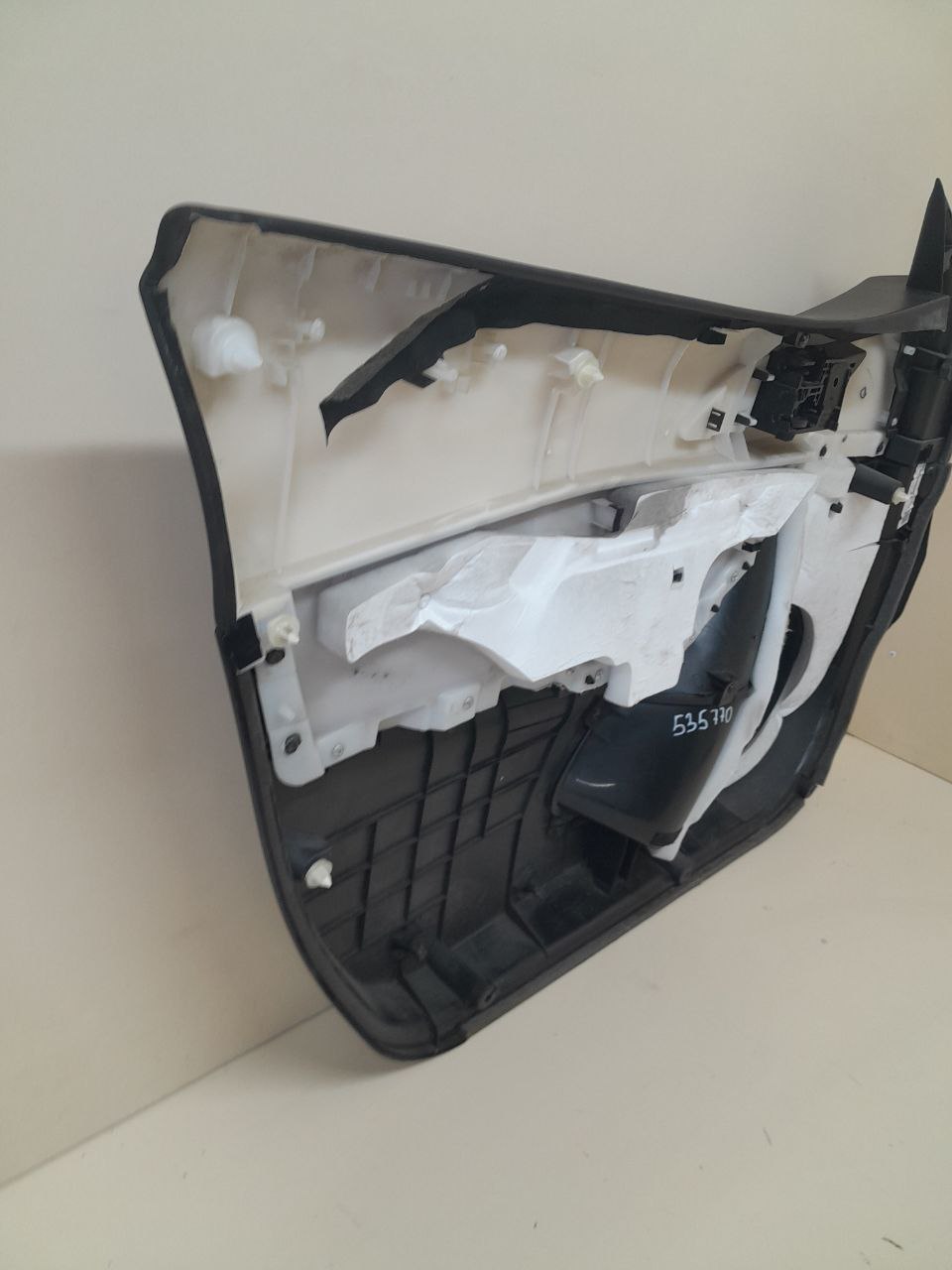 Обшивка двери передней правой Mazda Mazda 3 (BM) 2013-2016