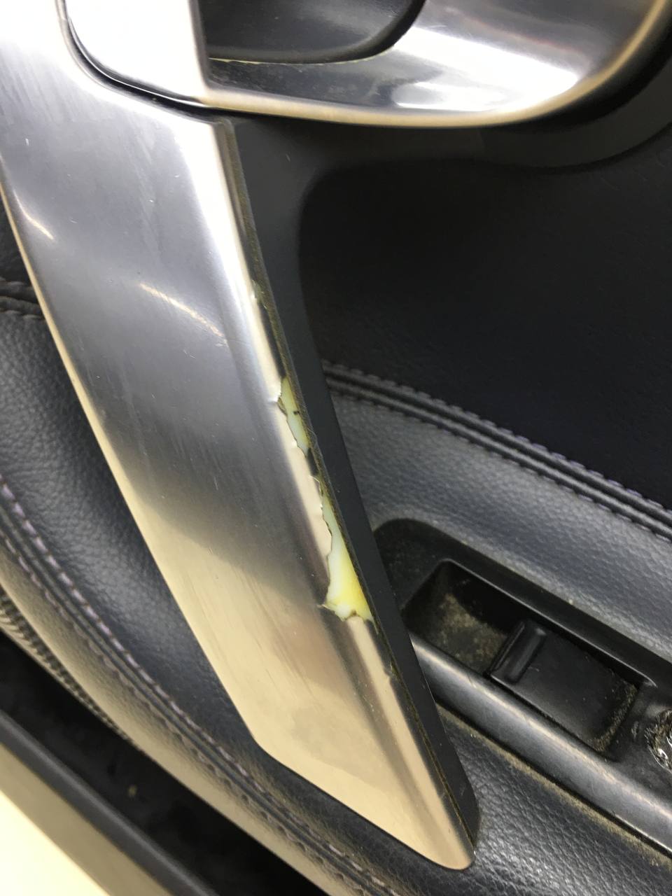 Обшивка двери передней правой Nissan Primera (P12) 2002-2007 Обшивка двери передней правой Nissan Primera (P12) 2002-2007