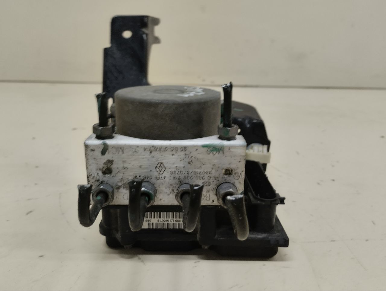 Блок ABS (насос) Nissan Almera 3 (G11, G15) 2012> Блок ABS (насос) Nissan Almera 3 (G11, G15) 2012>