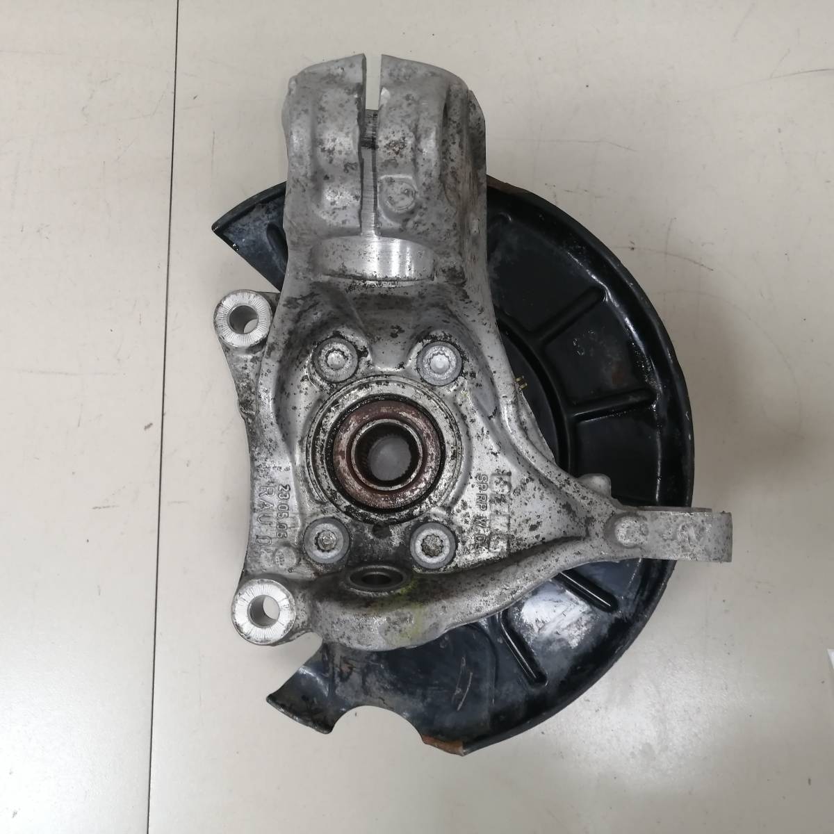 Кулак поворотный передний правый Volkswagen Passat B6 2005-2010 Кулак поворотный передний правый Volkswagen Passat B6 2005-2010