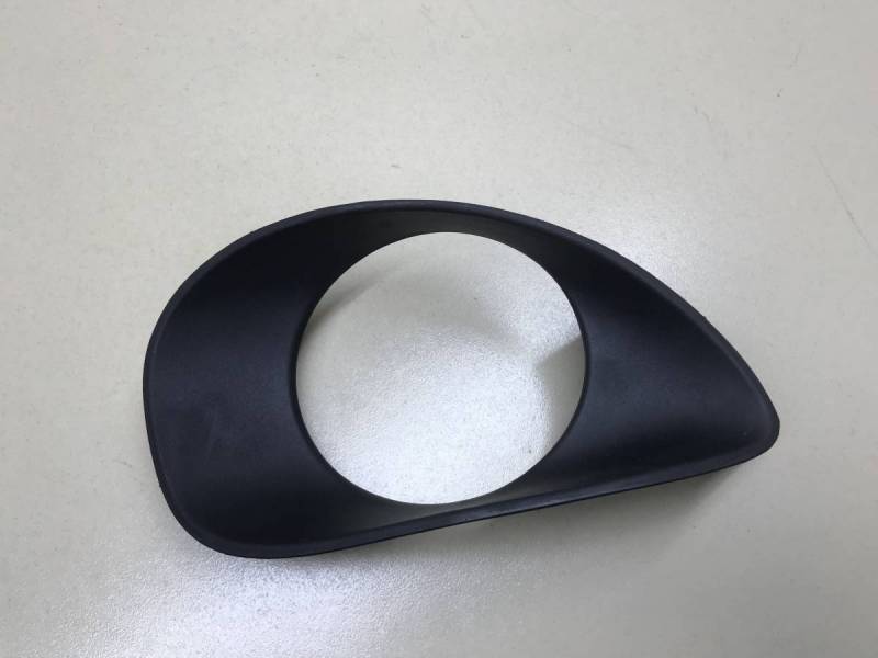 Рамка противотуманной фары правой Toyota Yaris (P90) 2005-2011