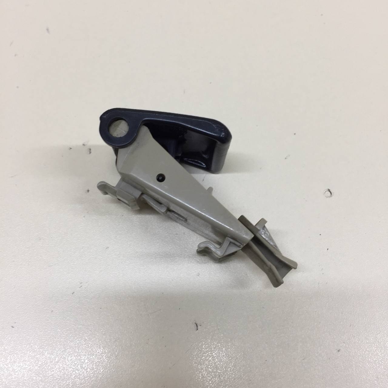 Ручка открывания капота Toyota Camry (V50) 2011-2017 Ручка открывания капота Toyota Camry (V50) 2011-2017