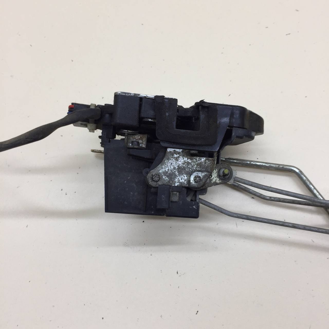 Замок двери передней левой Kia Spectra (SD) 2004-2011