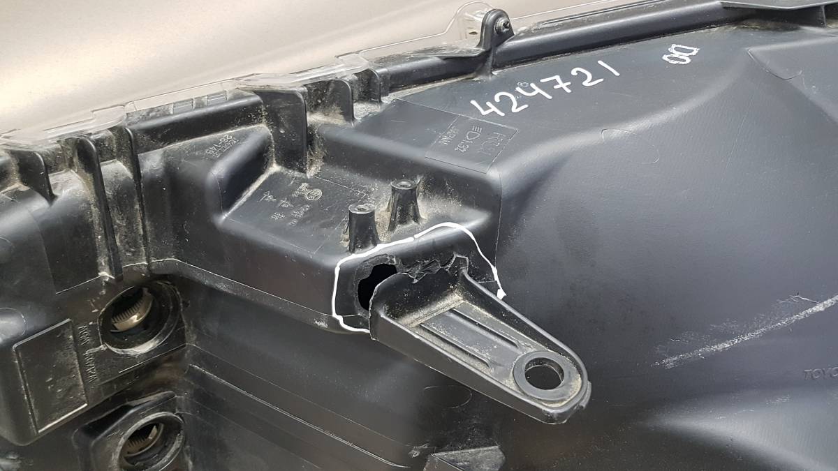 Фара правая Toyota Hiace (H300) 2019>