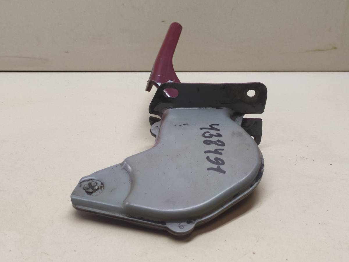 Петля капота правая Toyota Land Cruiser (J80) 1990-1998