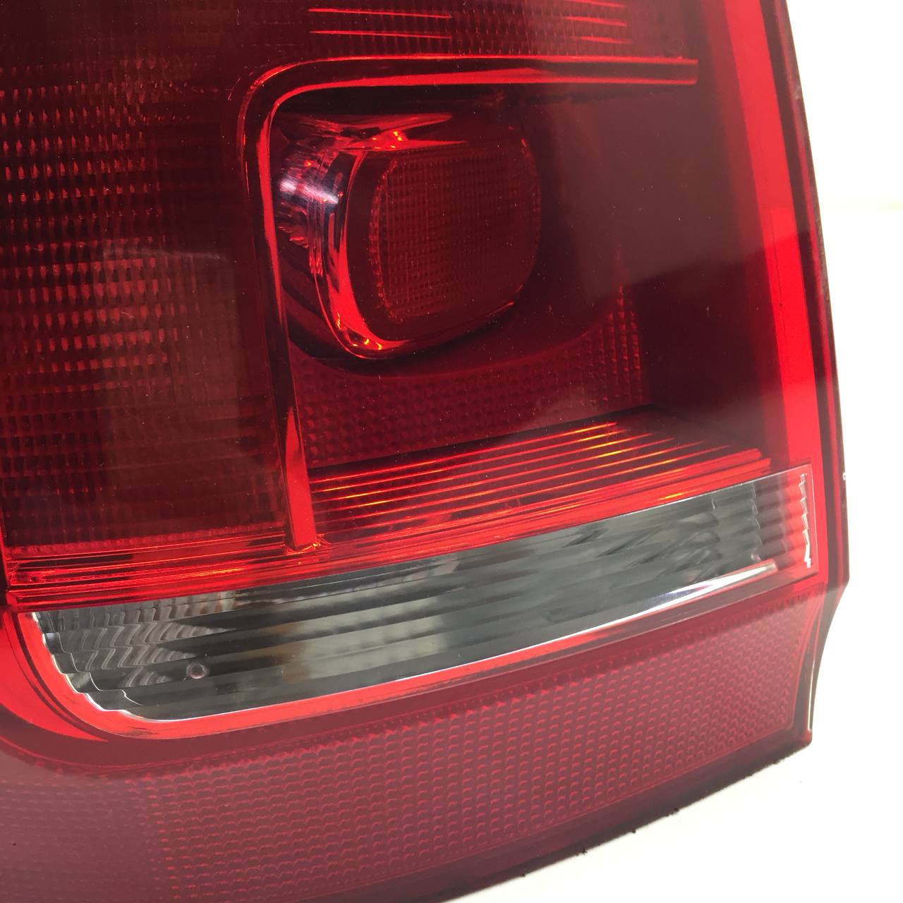 Фонарь задний наружный левый Volkswagen Sharan (7N) 2010-2015