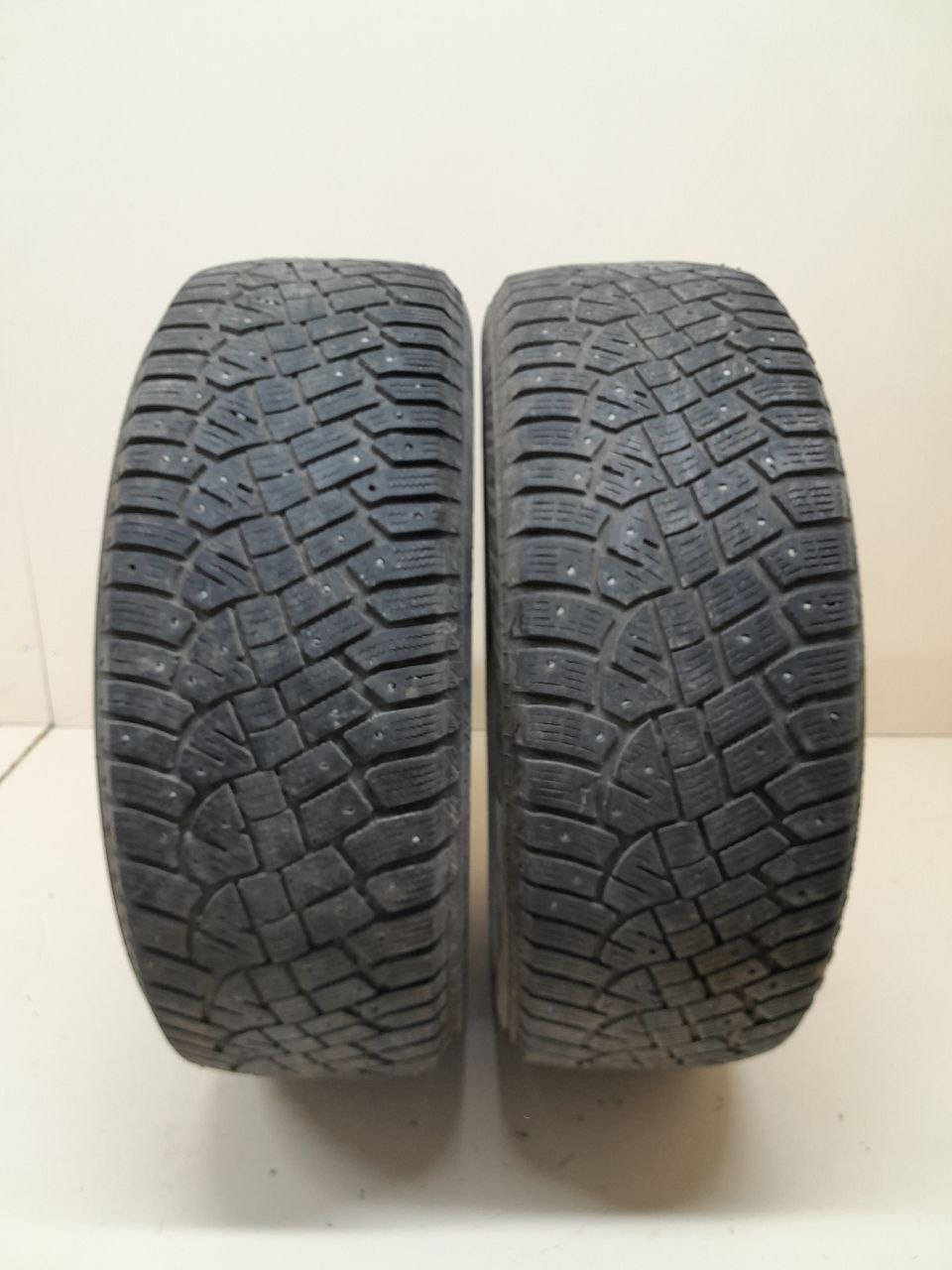Шины R17 Зимние шипованные Continental IceContact 2