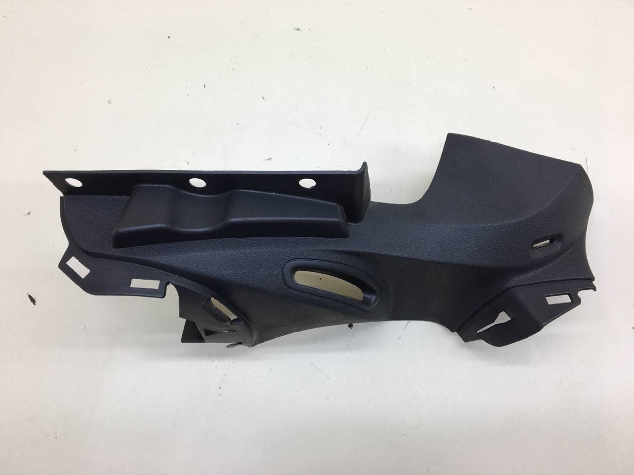 Держатель задней полки Ford Focus 2 (DA) 2005-2008
