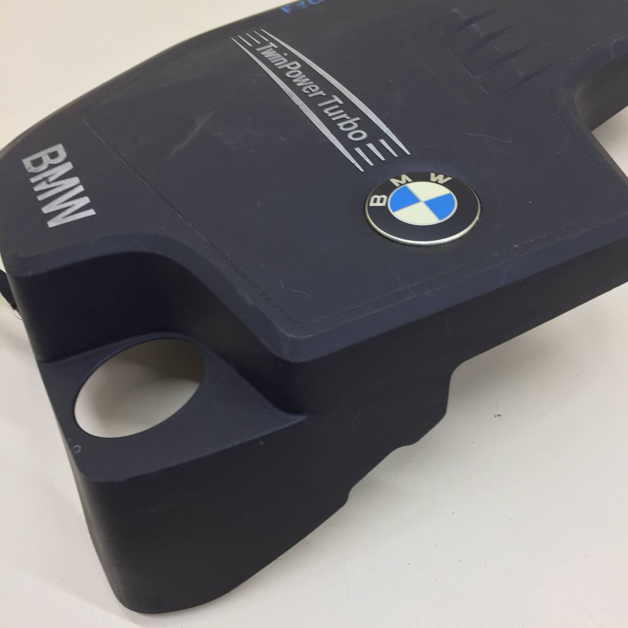 Крышка двигателя декоративная BMW 3-series F30/F31 2011> Крышка двигателя декоративная BMW 3-series F30/F31 2011>