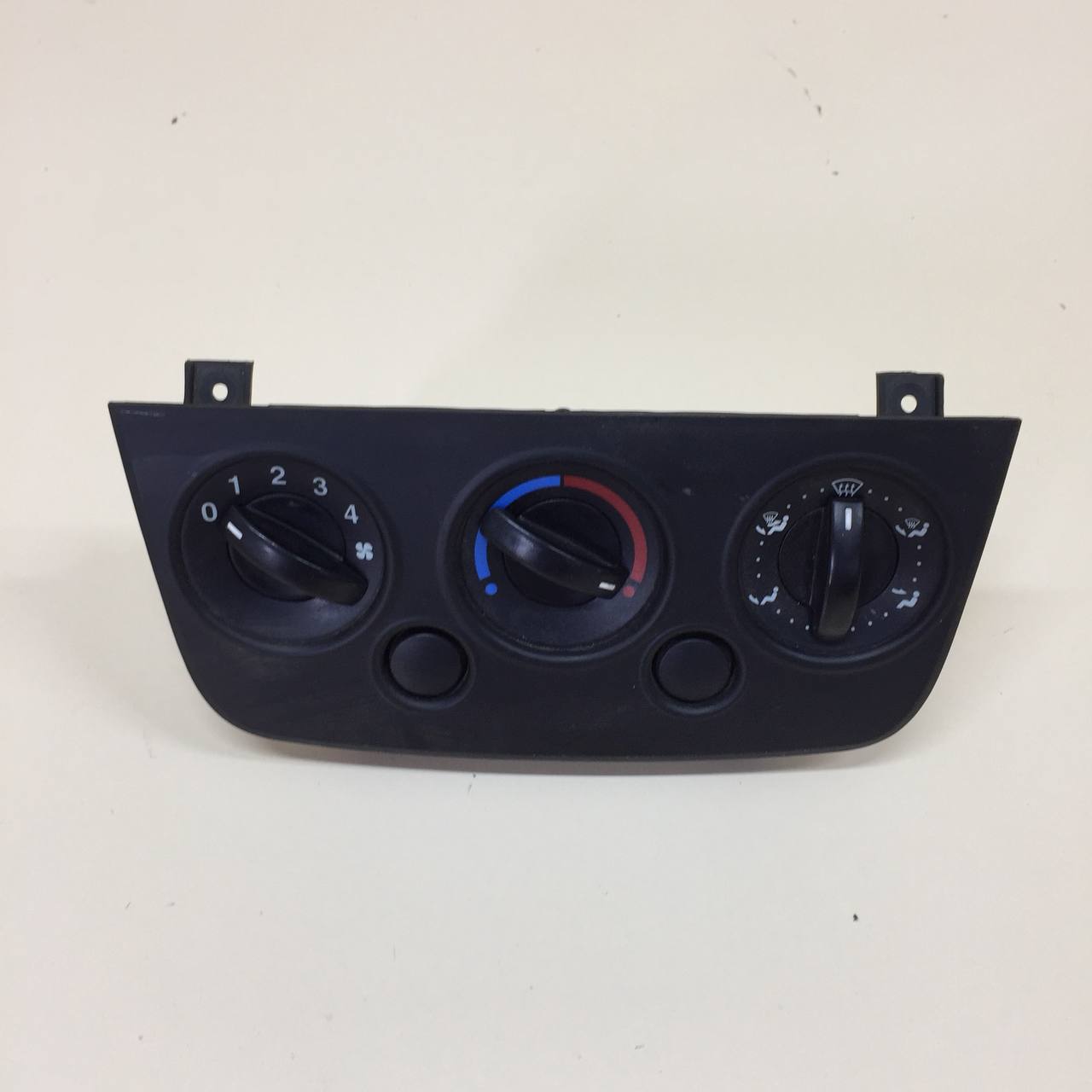 Блок управления отопителем Ford Fiesta (MK5) 2002-2008 Блок управления отопителем Ford Fiesta (MK5) 2002-2008