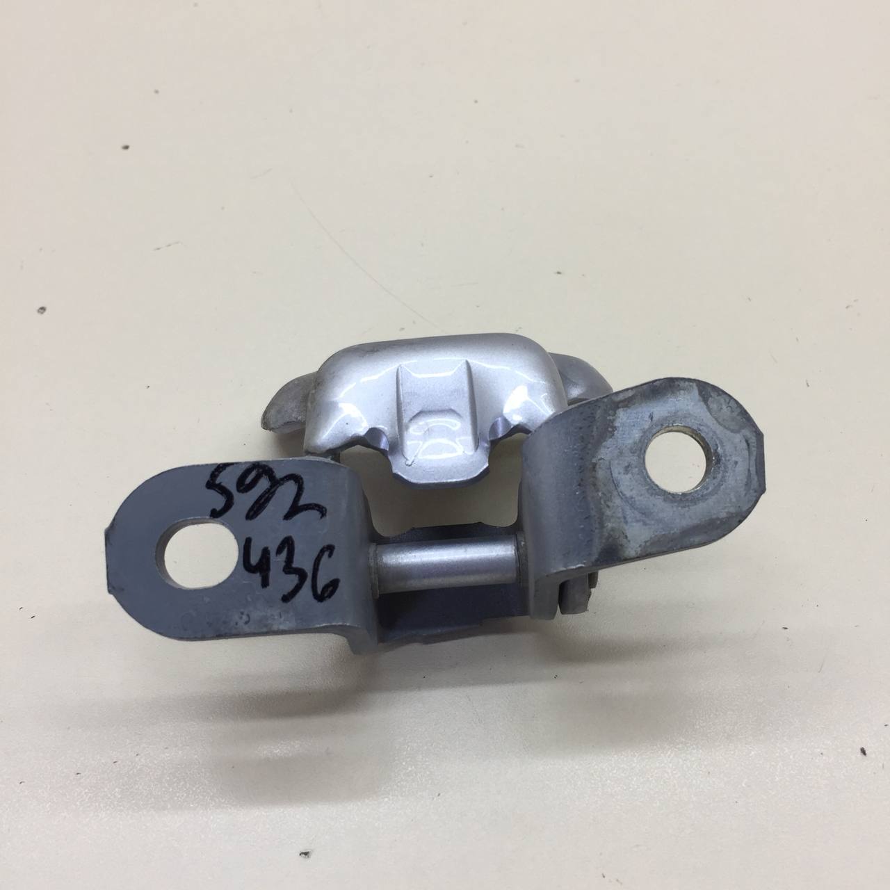 Петля двери передней левой нижняя Toyota Rav 4 (A30) 2006-2013 Петля двери передней левой нижняя Toyota Rav 4 (A30) 2006-2013