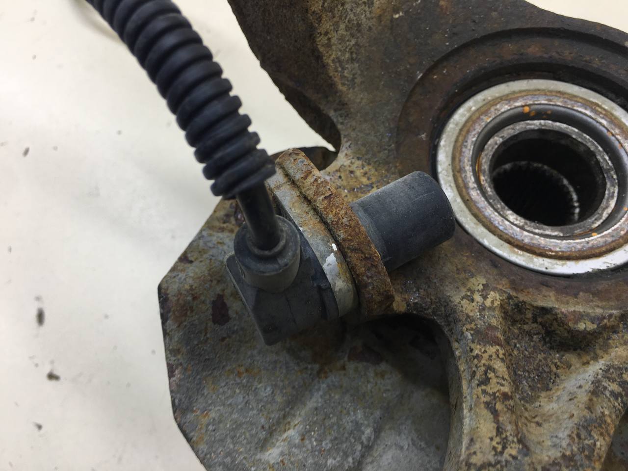 Кулак поворотный передний левый Chevrolet Lacetti (J200) 2003-2013