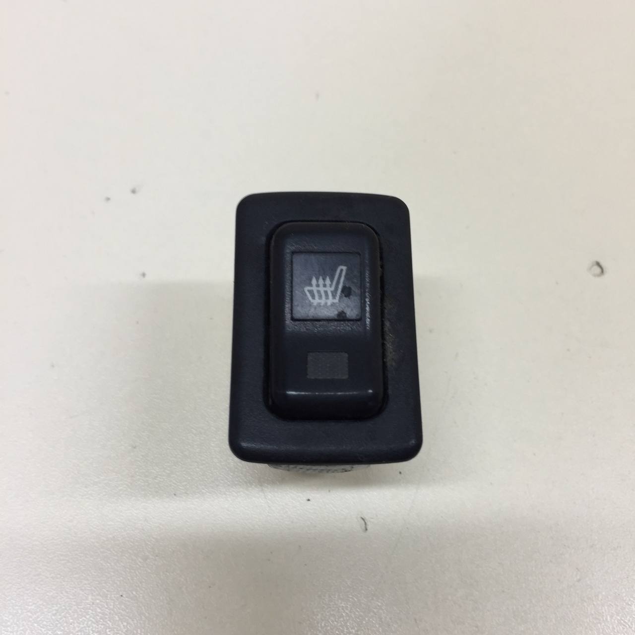 Кнопка обогрева сидений Mazda CX-7 (ER) 2006-2012