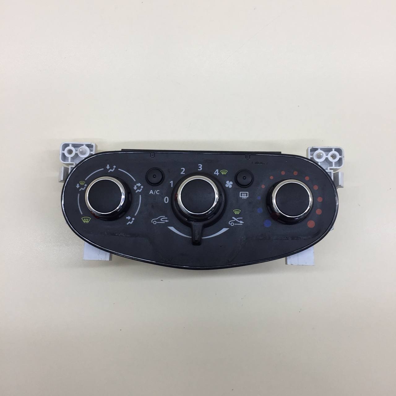 Блок управления отопителем Lada  X-RAY Cross 2018 >