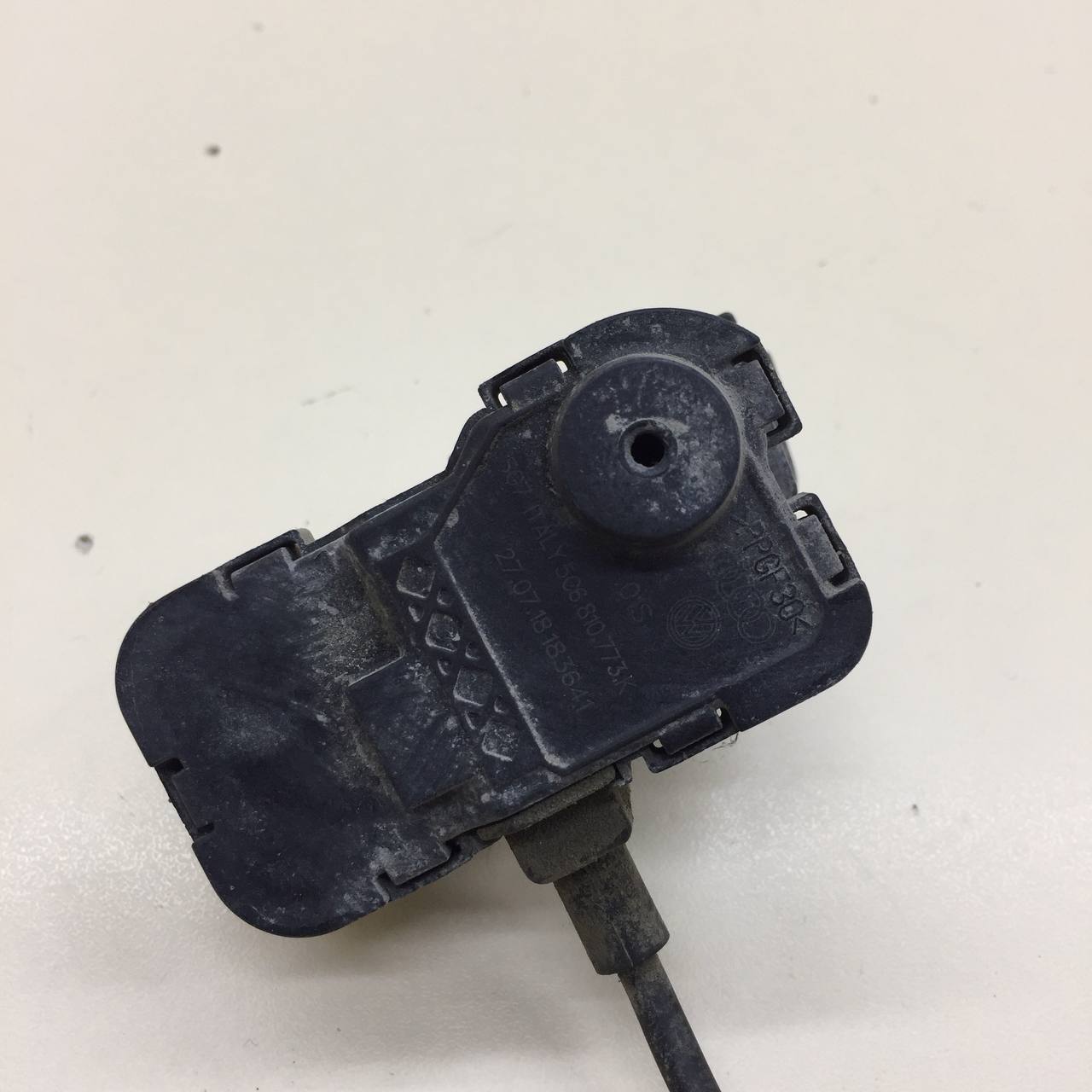 Активатор замка крышки бензобака Volkswagen Polo (MK5) 2011-2020