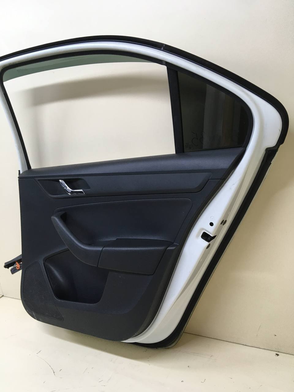 Дверь задняя правая Skoda Rapid 2012-2020 Дверь задняя правая Skoda Rapid 2012-2020